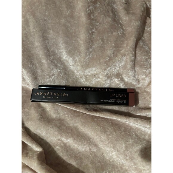 Anastasia lip liner in muted mauve - Picture 1 of 4